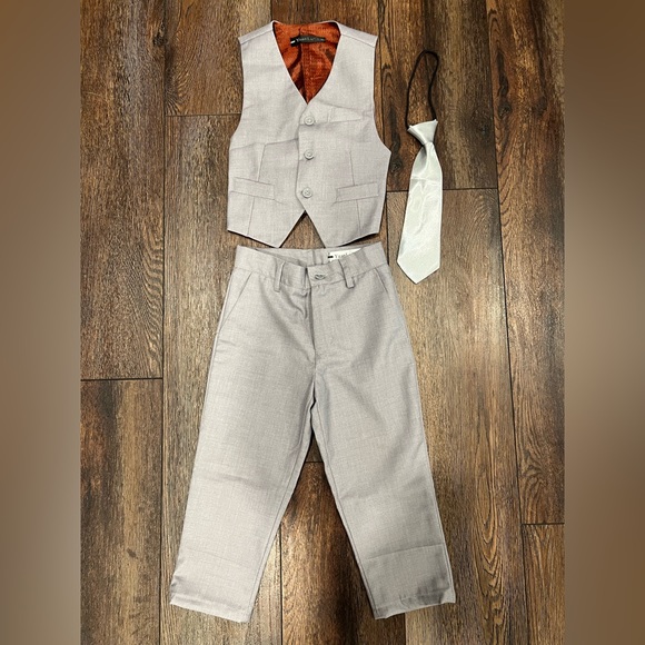 YuanLu Boys' Formal vest, tie, Pant set - Picture 2 of 3